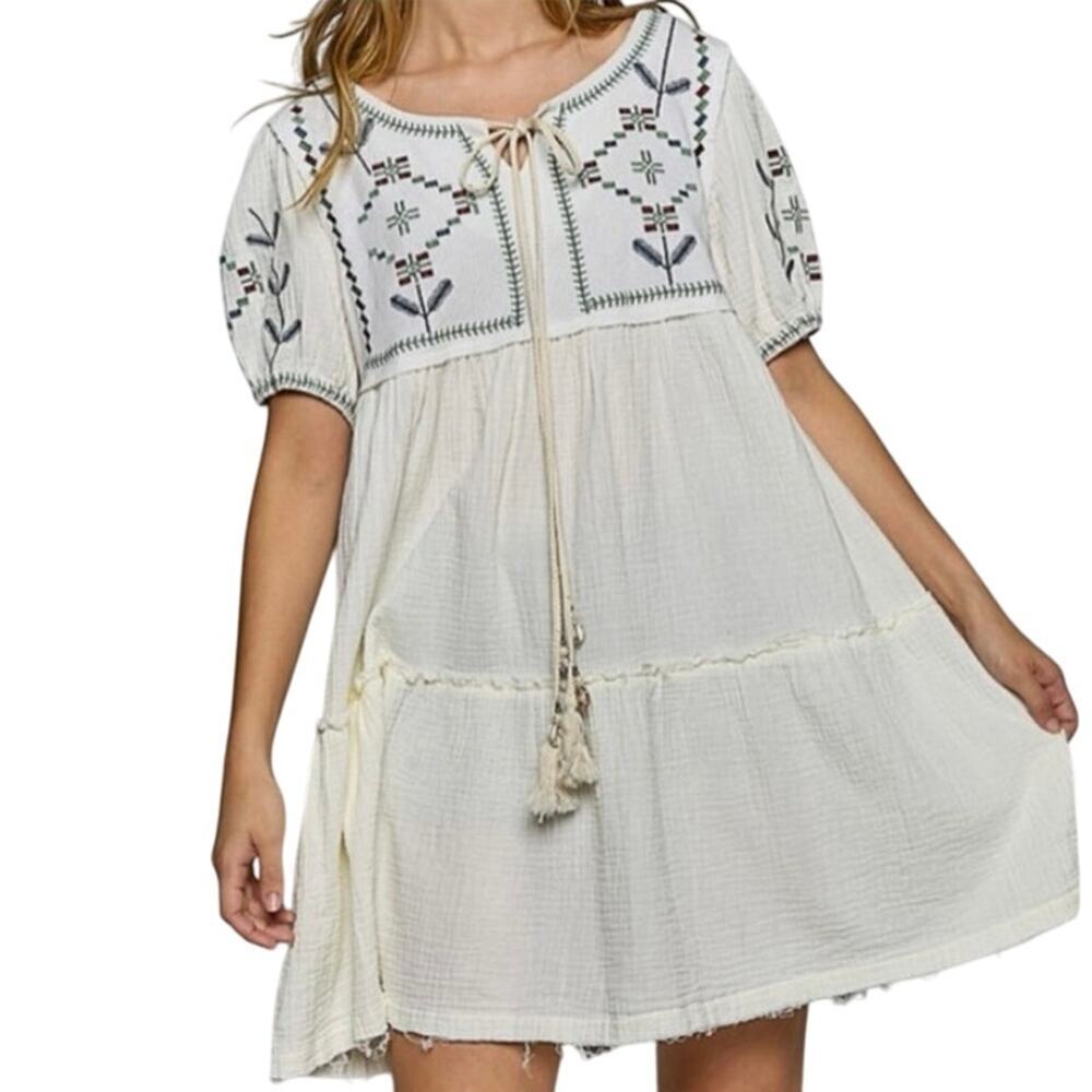 POL Ivory Embroidered Mini Dress Size Medium New without Tag MSRP $228